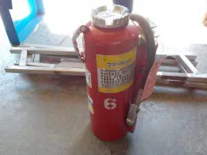 Rechargeable fire extinguisher