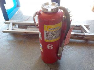 Rechargeable fire extinguisher