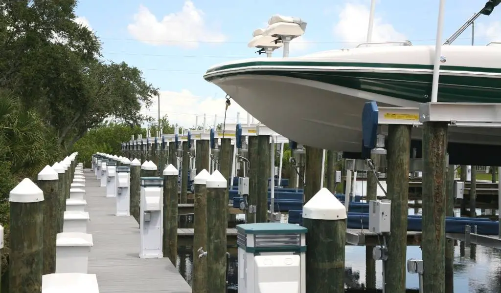 Should You Rent a Wet Slip or Trailer Your Boat?